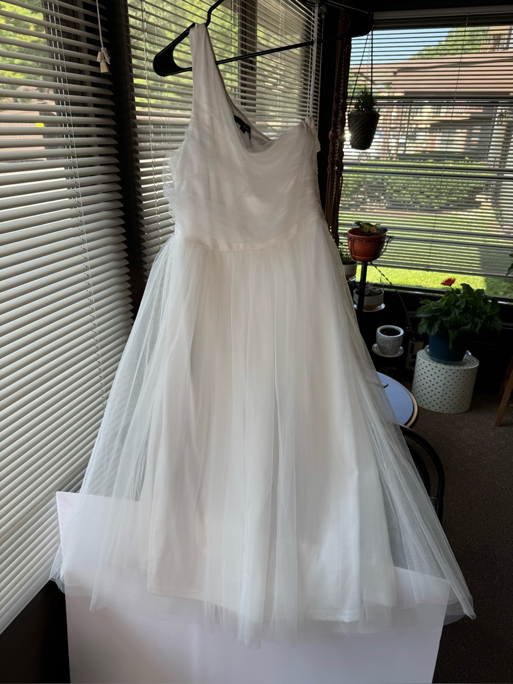 Lulu’s  Already Perfect White Tulle One Shoulder Midi Dress Size Small